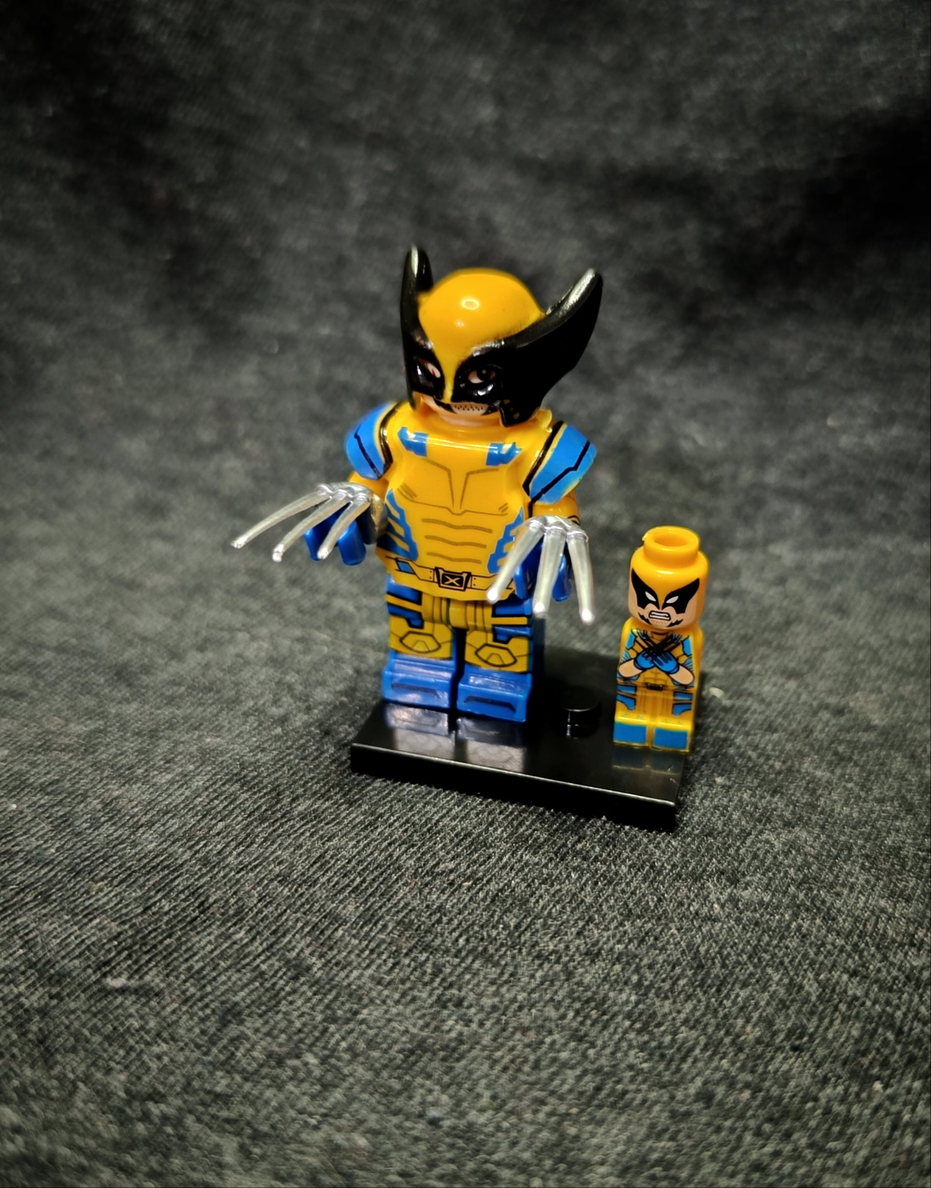 Wolverine figura mini figurával
